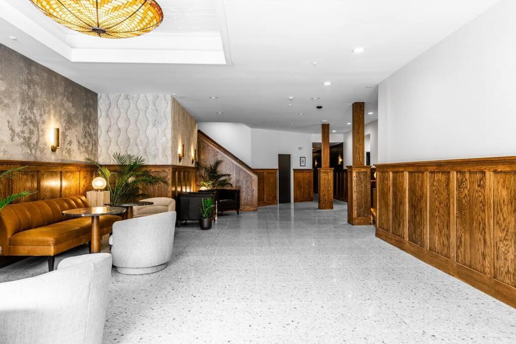 King Bed, The Phenix Historic Hotel, Spacious, Room # 406 Bangor Ngoại thất bức ảnh